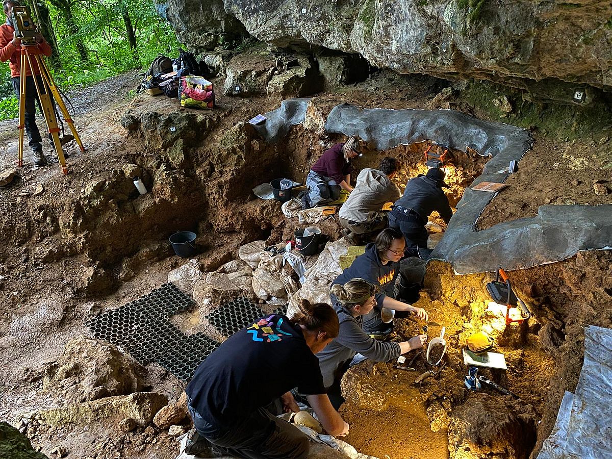 Excavations at the Tourtoirac rock shelter
