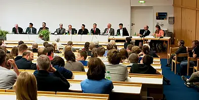 Blick in einen vollen Hörsaal