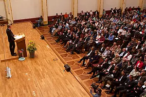 Der Festsaal in der Neuen Aula war gut besucht bei der elften Tübinger Mediendozentur.