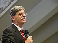 „Dieses Projekt hat einen ganz besonderen Stellenwert für die Universität Tübingen“, sagte Rektor Bernd Engler über ESIT.