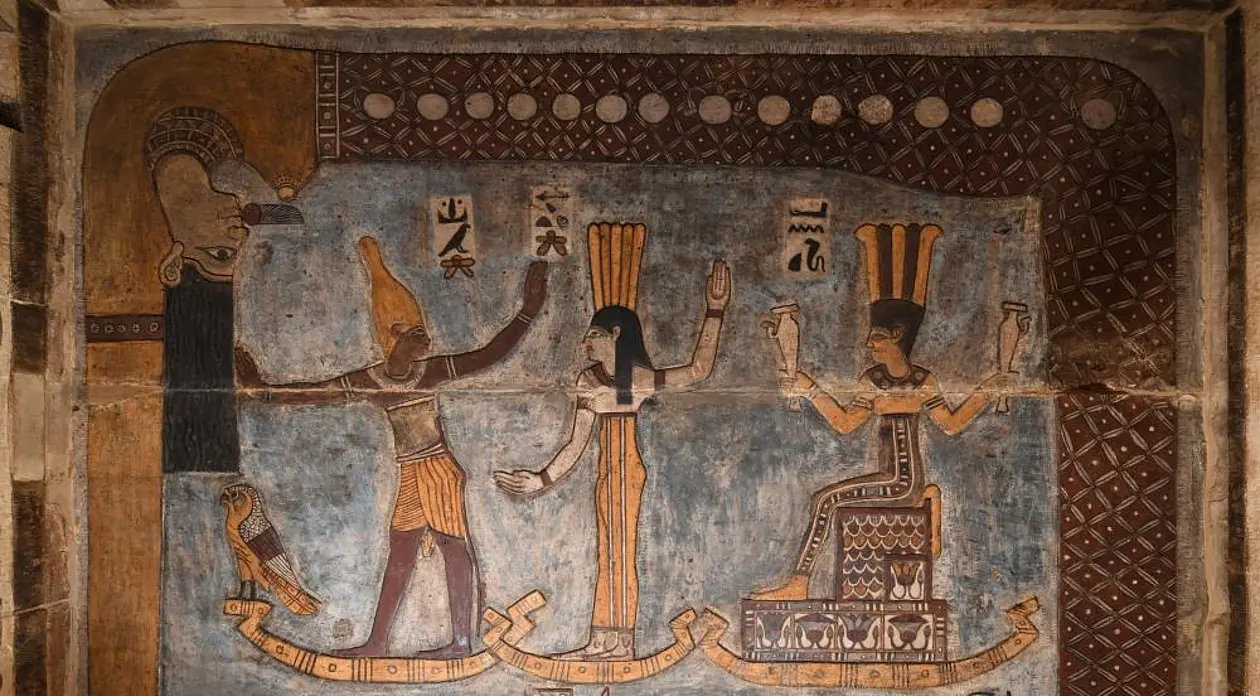 You can see the restored ceiling with Orion, Sothis/Sirius and Anukis, above them the sky goddess Nut swallowing the evening sun. 