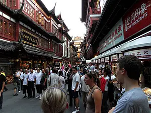 Teilnehmer der Summer School 2010 im Yu Garden in Shanghai. Foto: Michael Slupina