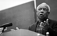 Alumnus der Universität Tübingen und Weggefährte von Nelson Mandela: Prof. Dr. Neville Alexander bei einem Besuch in Tübingen im Jahr 2002. Foto: David Haas.