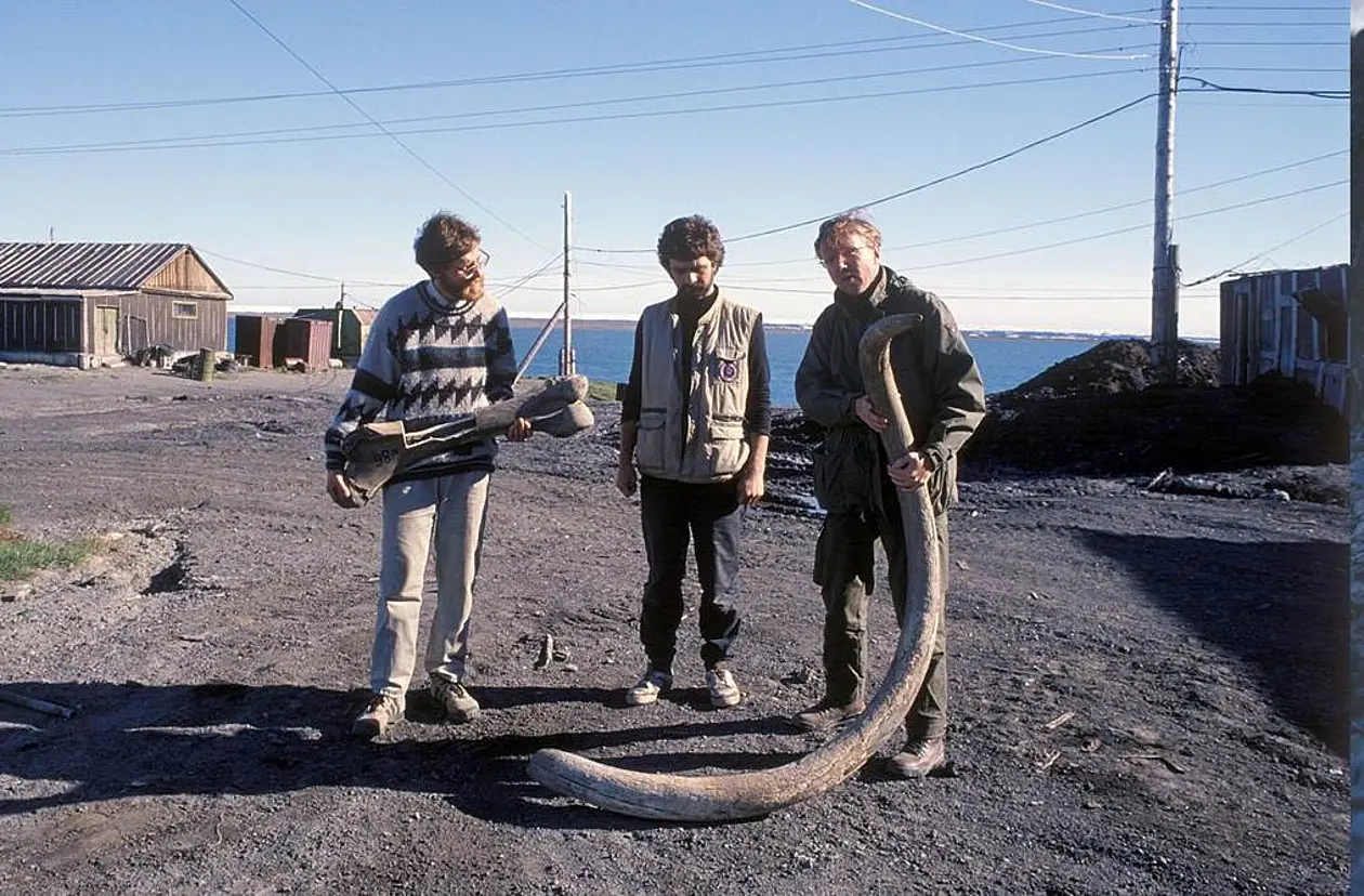 Research group with mammoth bone and tusk