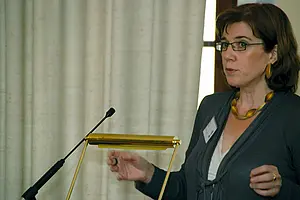 Prof. Dr. Gabriele Abels (im Bild) und Dr. Annegret Eppler organisierten die internationale Tagung zum Mehrebenenparlamentarismus. Foto: Martin Große Hüttmann