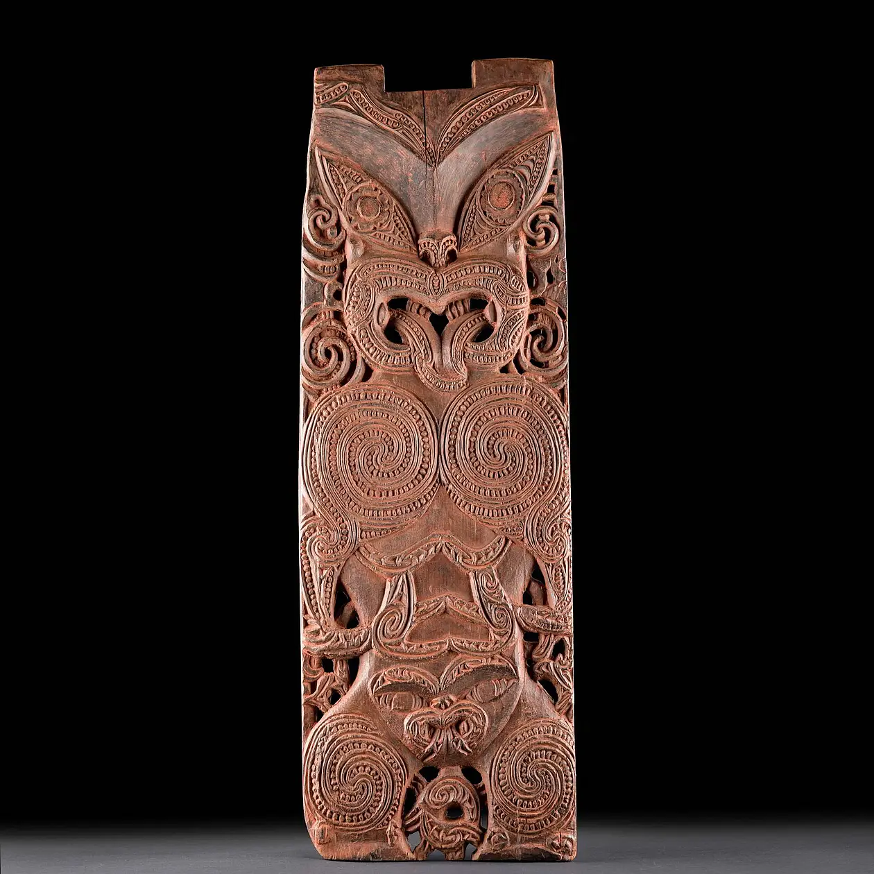 Das Tübinger Poupou, ein Maori-Schnitzwerk