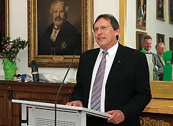 Nach 35 Dienstjahren in den Ruhestand verabschiedet: Heribert Kneer, langjähriger Direktor des Akademischen Beratungszentrums (ABZ) und Geschäftsführer des Unibunds. Foto: Friedhelm Albrecht.