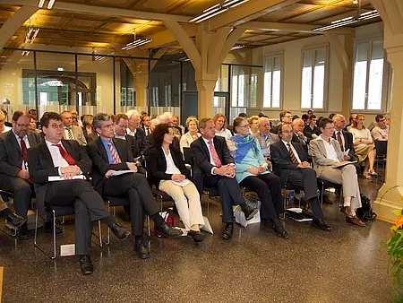 Von links nach rechts: Professor Dr. Reinhard Johler (Leiter des Instituts für donauschwäbische Geschichte und Landeskunde), Professor Dr. Joachim von Puttkamer (Friedrich-Schiller-Universität Jena), Prorektorin Professor Dr. Stefanie Gropper (Universi
