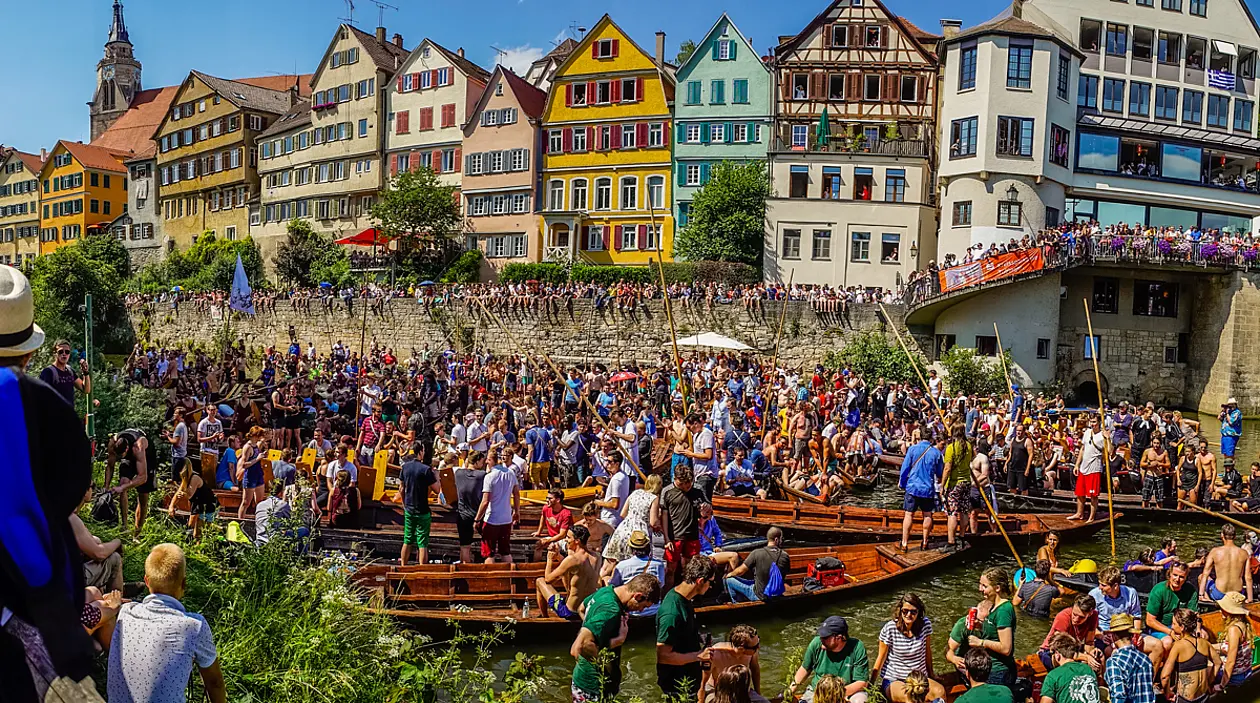 Photo of the "Stocherkahnrennen" (punt boat race) on the River Neckar in Tübingen