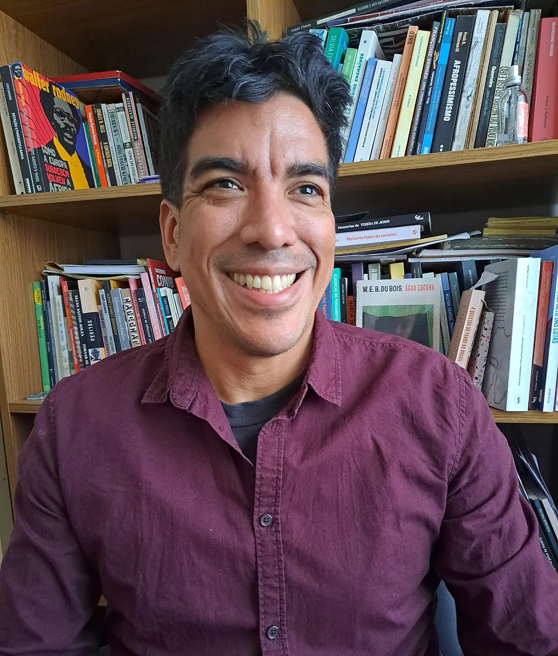 Portrait photo of Luis Briceño