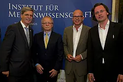 Von links: Rektor Professor Dr. Bernd Engler, Hans Leyendecker, Dr. Andreas Narr, Leiter des SWR-Studios Tübingen, Professor Dr. Bernhard Pörksen Foto: Friedhelm Albrecht/Universität Tübingen