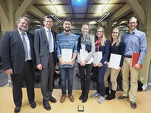von links nach rechts: Prof. Dr. Thomas Potthast, Kanzler Dr. Andreas Rothfuß, Matthias Kerr, Christine von Guilleaume, Martina Müller, Carina Fromm, Benedikt Wimmer (Foto: Friedhelm Albrecht/Universität Tübingen)