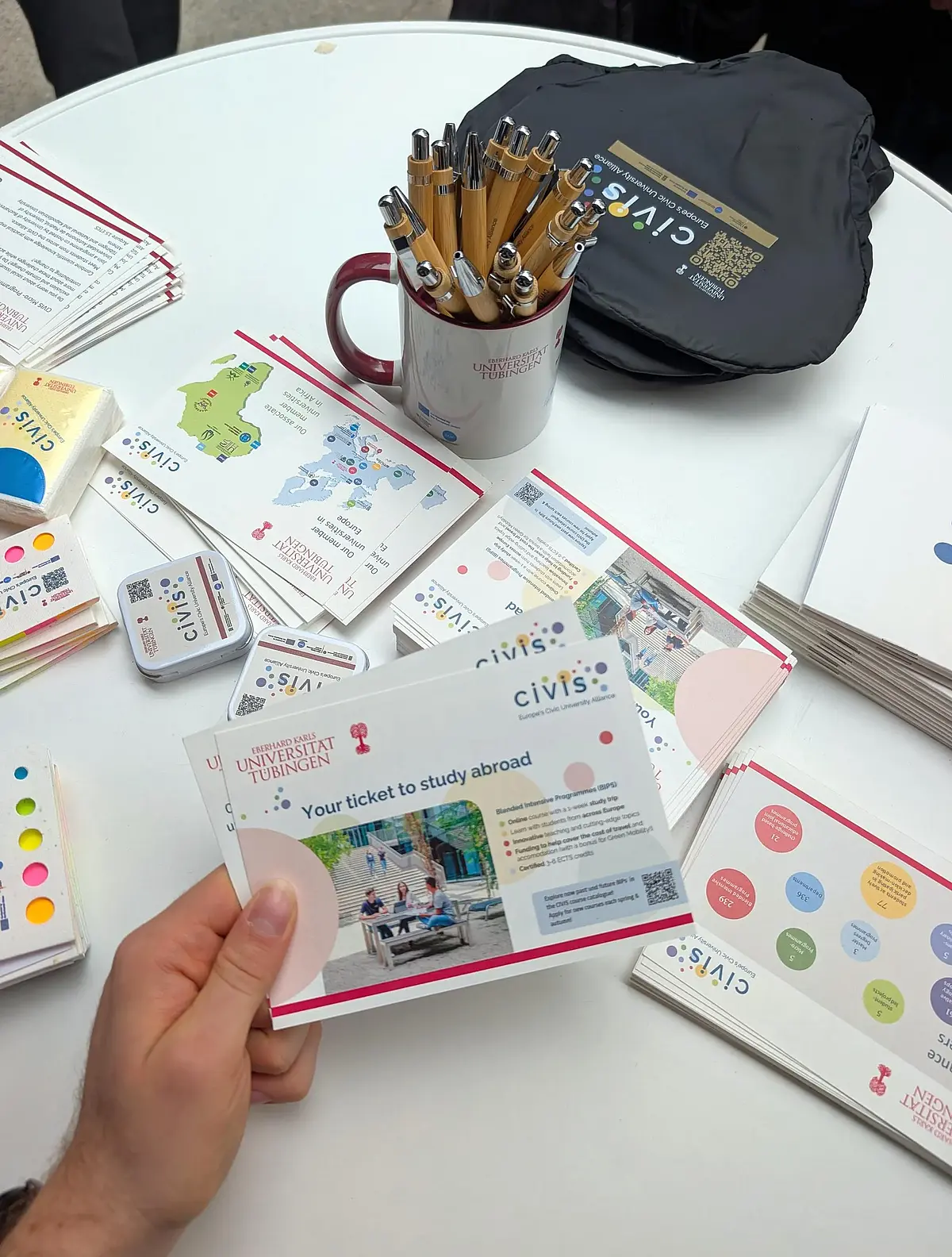 Informationsmaterial und Giveaways zu CIVIS