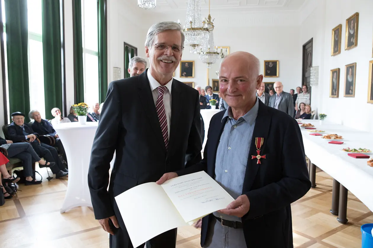Dr. Hans-Joachim Lang und Rektor Professor Dr. Bernd Engler