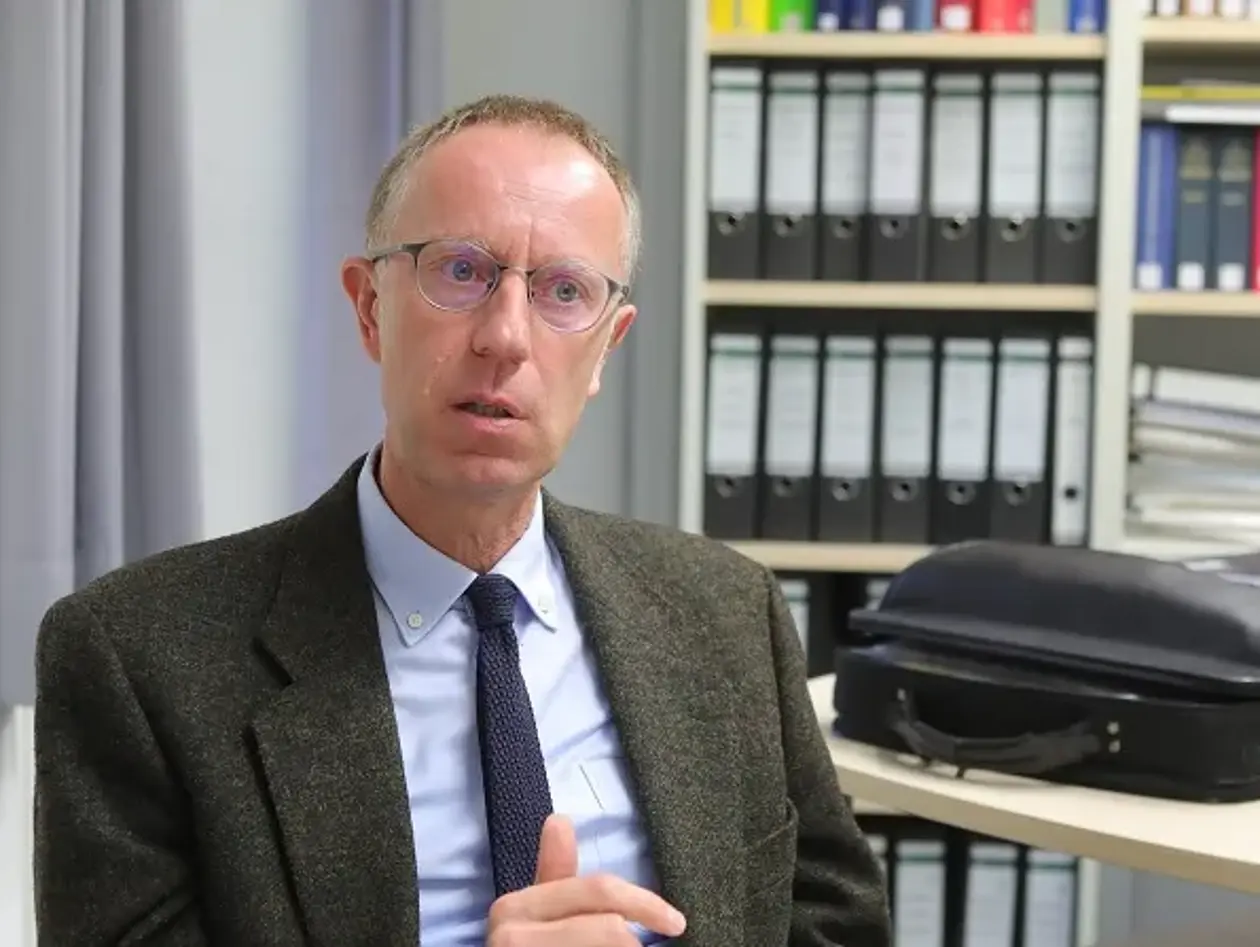 Foto von Prof. Franz-Josef Bormann in seinem Büro