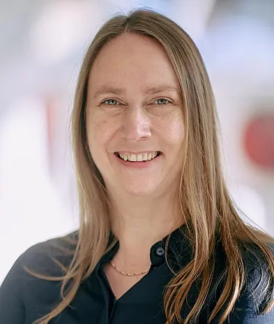 Portrait photo of Bettina Weigelin