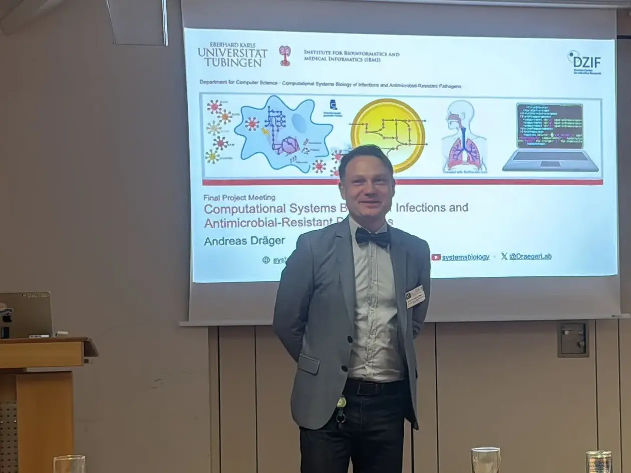 Andreas Dräger opens the closing event for the DZIF project in Halle