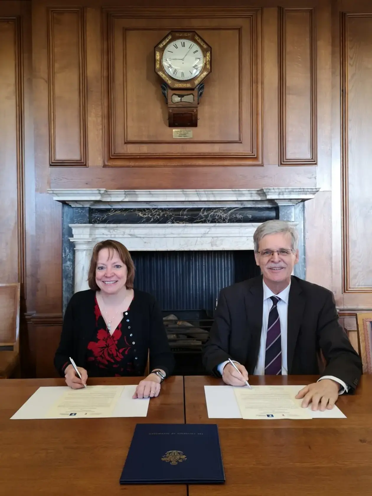 Vice-Chancellor and President of the University of Nottingham Professor Shearer West and Vice-Chancellor and President of the University of Tübingen, Professor Dr Bernd Engler at signing of the memorandum of understanding between the two institutions.