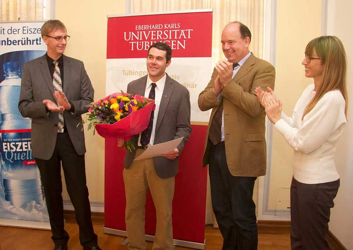 Achim Jarck, Geschäftsführer Romina Mineralbrunnen GmbH und Co KG; Preisträger Dr. Kurt Rademaker von der University of Maine; Professor Nicholas J. Conard Ph.D., Institutsleiter der Abteilung Ältere Urgeschichte und Quartärökologie; Nina Gramer, Ro