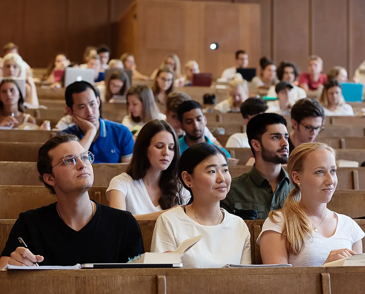 [Translate to Englisch:] Studierende an der Uni Tübingen