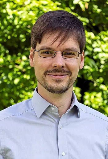 Portrait von Thorsten Becker. 