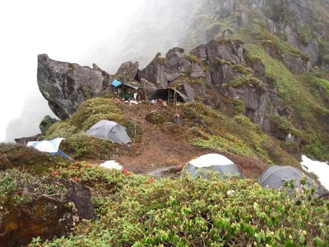 Die Berglandschaft in einem der seltenen Momente ohne Regen. Foto: © H. Schepker