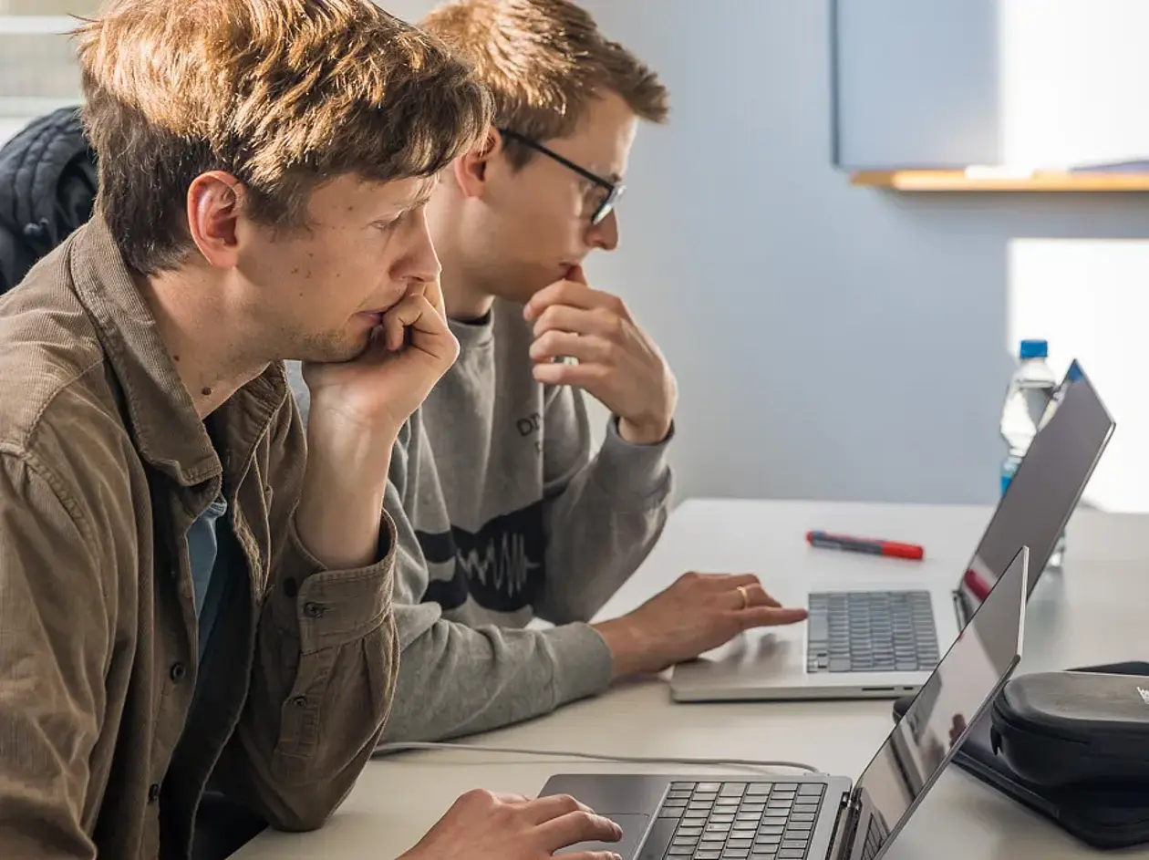 Tübinger Informatikstudierende bei einem Hackathon 