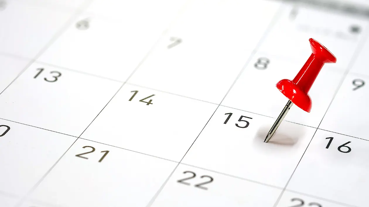 Kalender mit Pinnadel