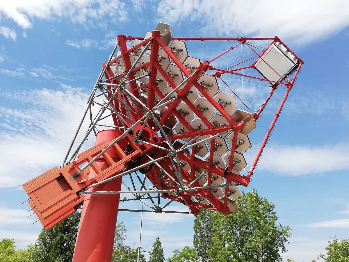 Prototyp der mittelgroßen Teleskope des Cherenkov Telescope Array Observatory (CTAO).