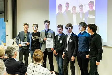 Samuel Arpert, Sebastian Fritsch, Simon Klier, Christian Künzle und Jan-Niklas Weghorn vom Projekt RISCkant (Hardenberg-Gymnasium Fürth)