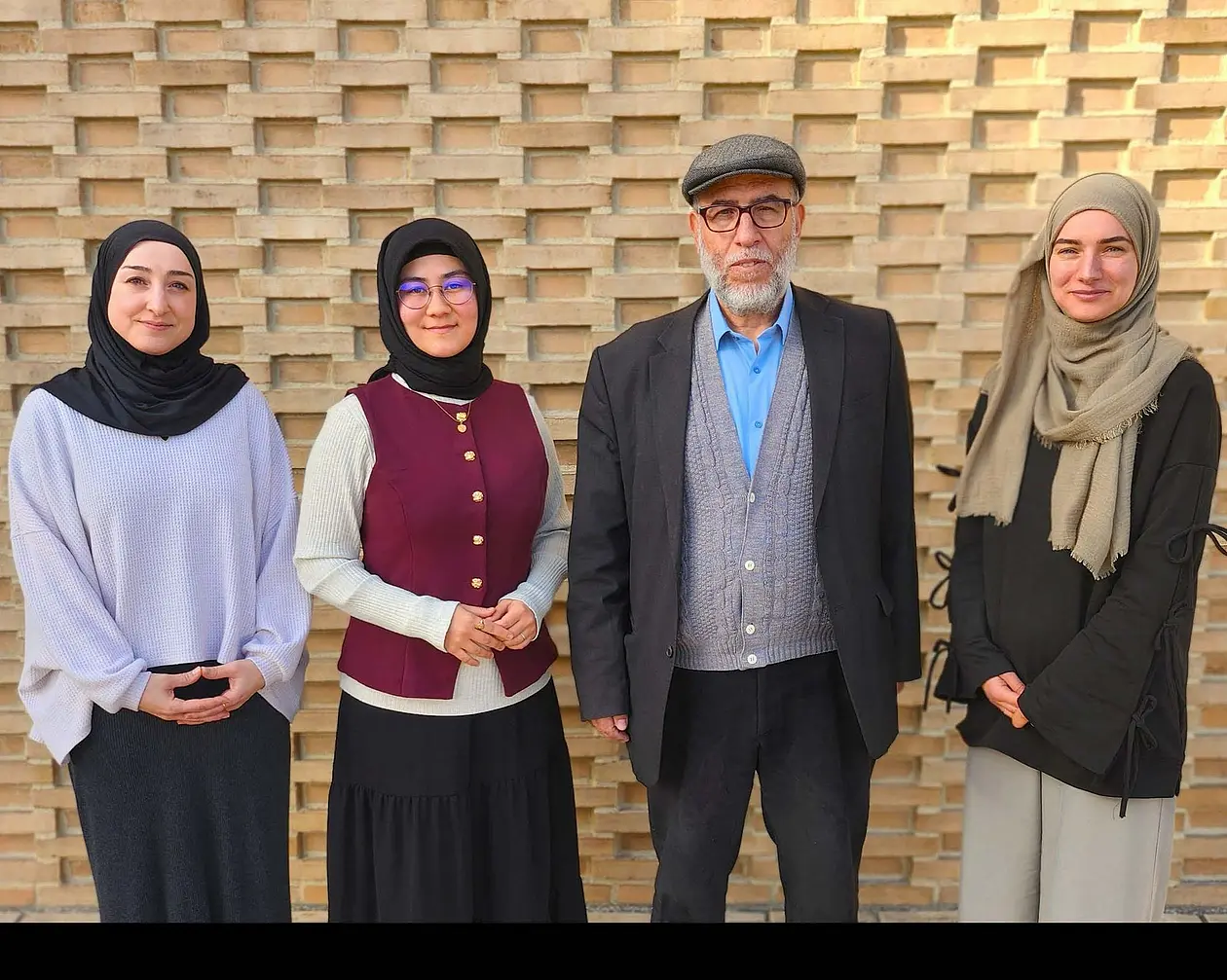 Funda Eryurt, Şeyma Nur Ünal, Prof. Dr. Omar Hamdan und Melek Kahraman