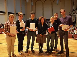 Ausgezeichnet mit dem Ehrenpreis der Universität Tübingen für Studentisches Engagement 2012: die Redaktion des Studierendenmagazins Faktor14, in der Mitte Prorektorin Professor Dr. Stefanie Gropper.
