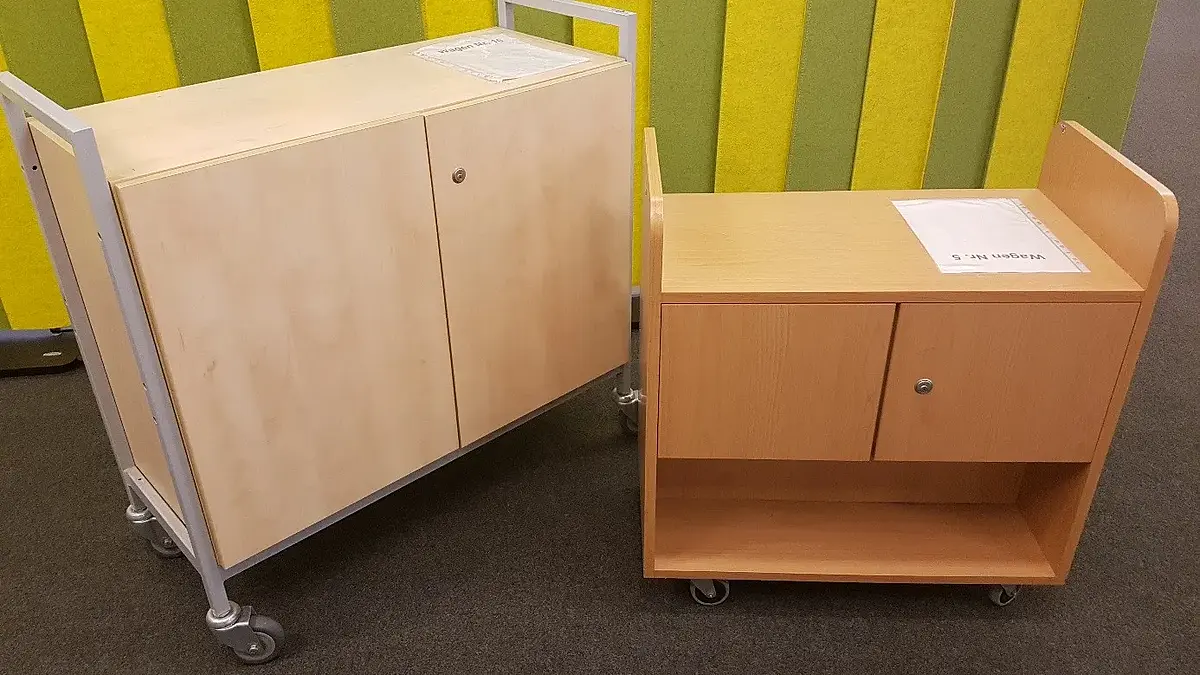 Bücherwagen im Ammerbau