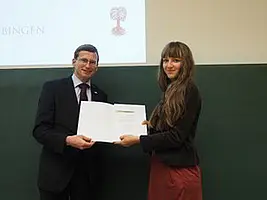 Henrike Barske und Kanzler Rothfuß. Foto: Friedhelm Albrecht/Universität Tübingen