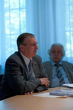 Professor Dr. Rüdiger Wulf (links) und Professor Dr. Hans-Jürgen Kerner bei der Vorstellung der Tübinger Sicherheitsstudie. Foto: Jan Münster/Universität Tübingen