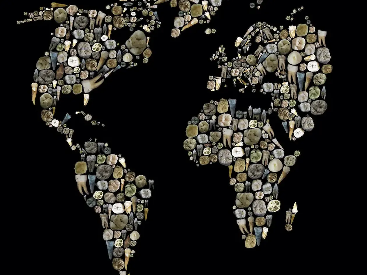 Mosaik diverser menschlicher Zähne