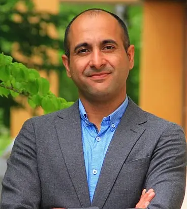 Headshot foto of the person 