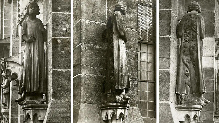 Die Steinfigur "Fürst Welt" von vorne, von der Seite und von hinten