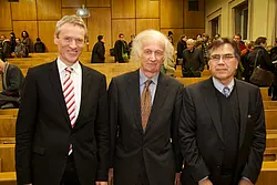 Von links nach rechts: Prof. Dr. Ewald Frie, Stellvertretender Direktor des Seminars für Neuere Geschichte, Prof. Dr. Dr. Dieter Langewiesche und Prof. Dr. Jürgen Osterhammel.