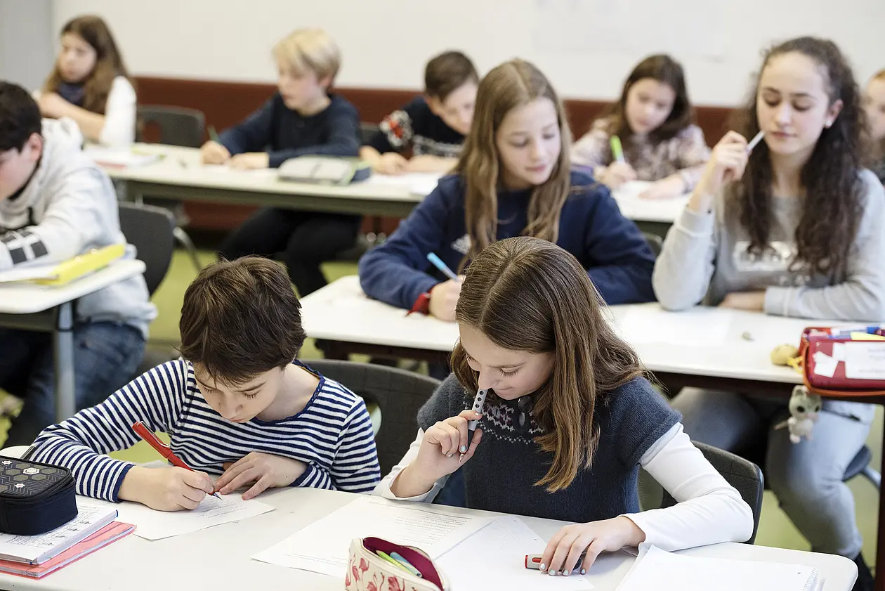 Mit wem man gemeinsam die Schulbank drückt, kann entscheidend sein für die spätere Karriere.
