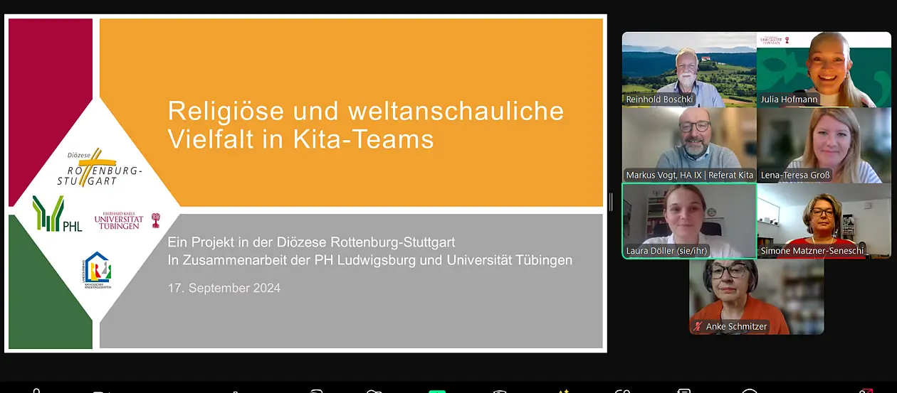 Screenshot einer Zoom-Konferenz, darauf eine PowerPoint-Folie und sieben Personen.