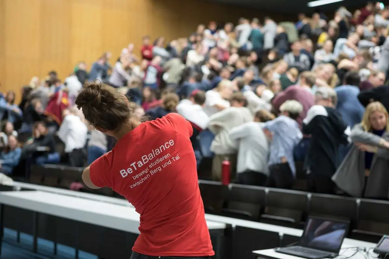 Erstsemesterbegrüßung 2019: Bewegungssnack vor Ort im Hörsaal 