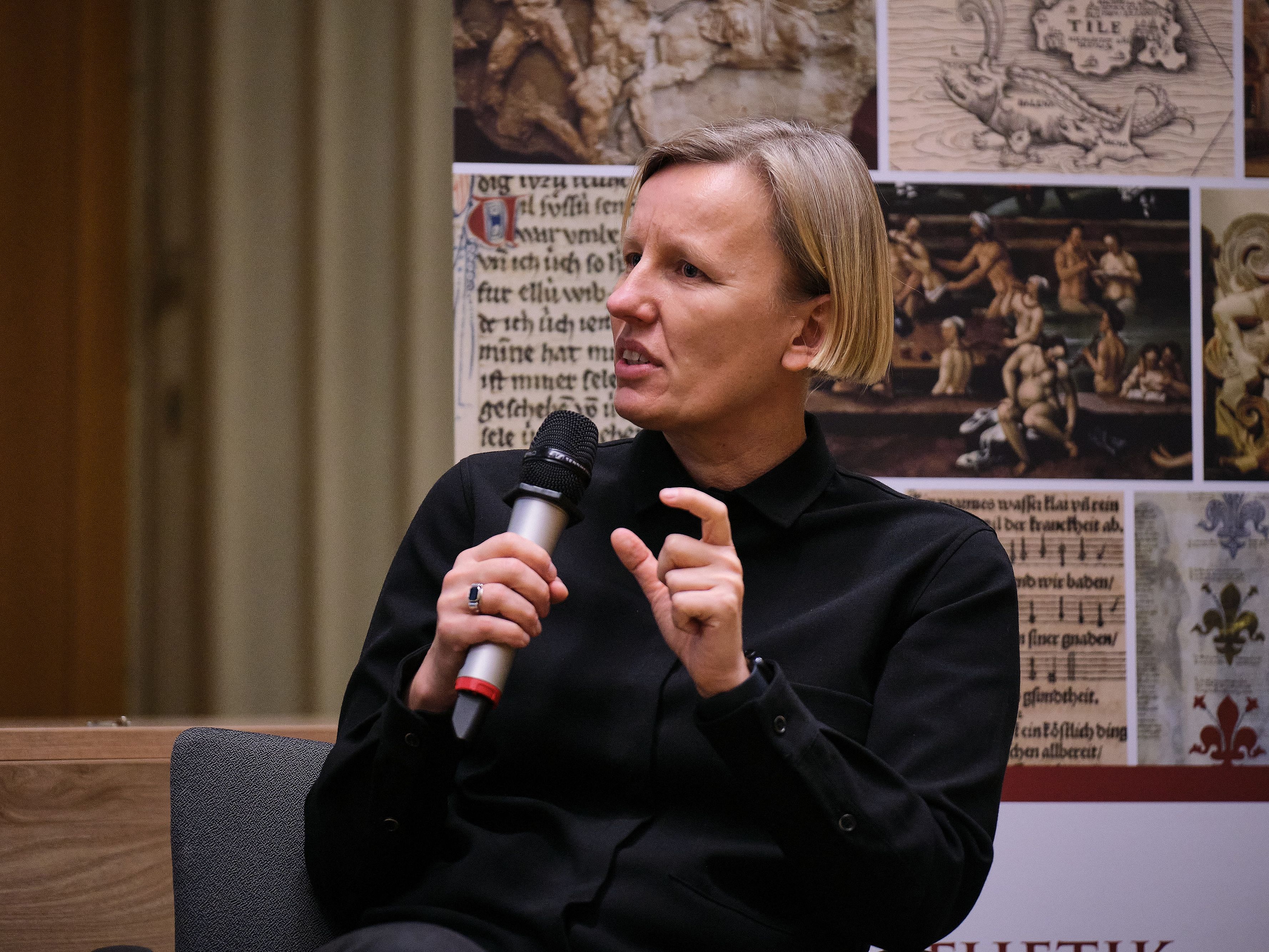 Prof. Dr. Anna Pawlak bei der Podiumsdiskussion