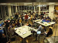 Das Lernzentrum der UB in den Morgenstunden der „Langen Nacht der aufgeschobenen Hausarbeiten“ (1./2. März 2012). Fotos: Universitätsbibliothek Tübingen