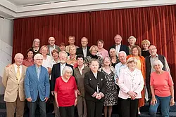 Die Alumnae und Alumni des Abschlussjahrgangs Pharmazie 1962. Foto: Jan Münster/Universität Tübingen