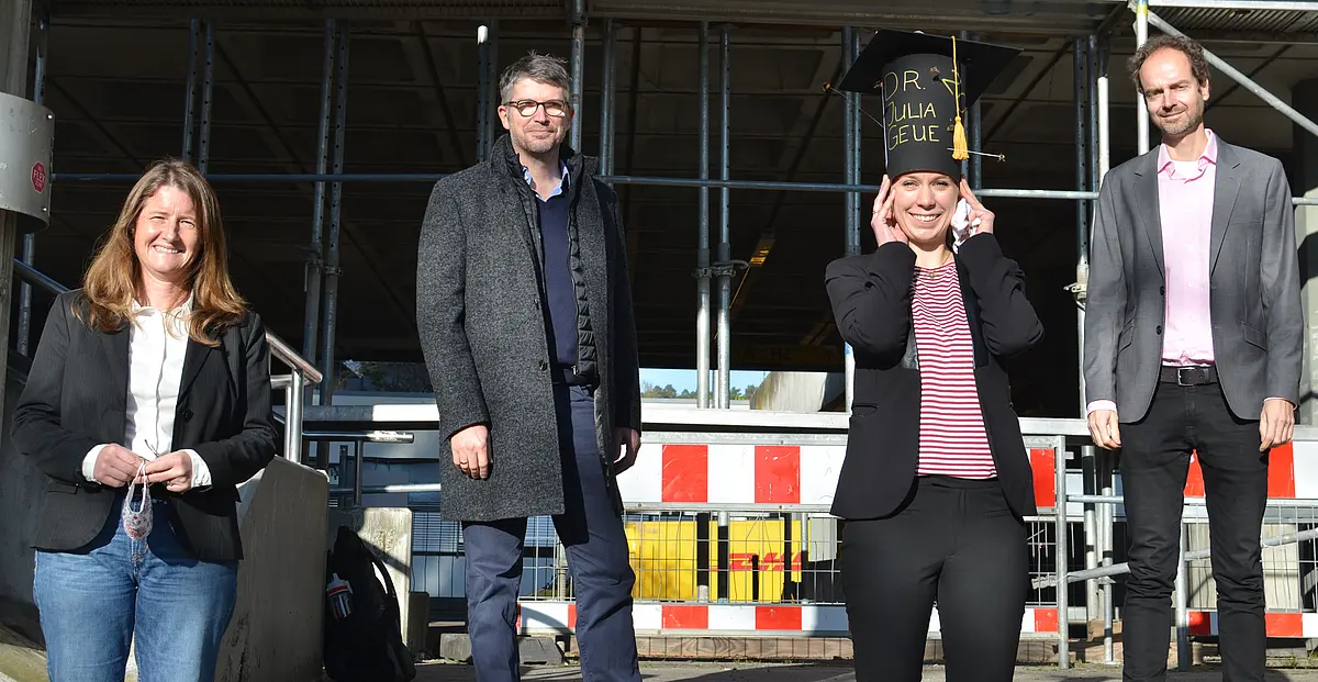 From left to right: Prof. Dr. Katharina Foerster, Prof. Dr. Oliver Bossdorf, Dr. Julia Geue and Dr. Henri Thomassen