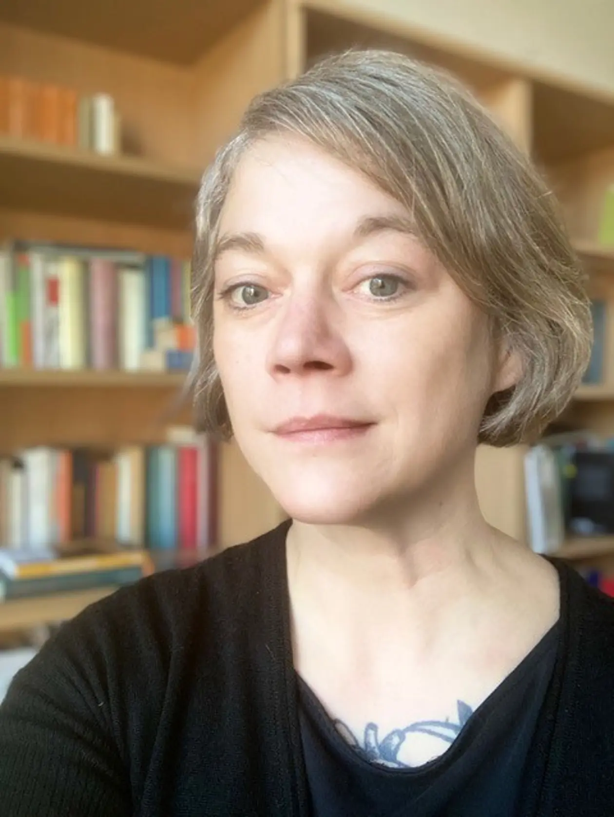 Portraitfoto von Nancy Hünger