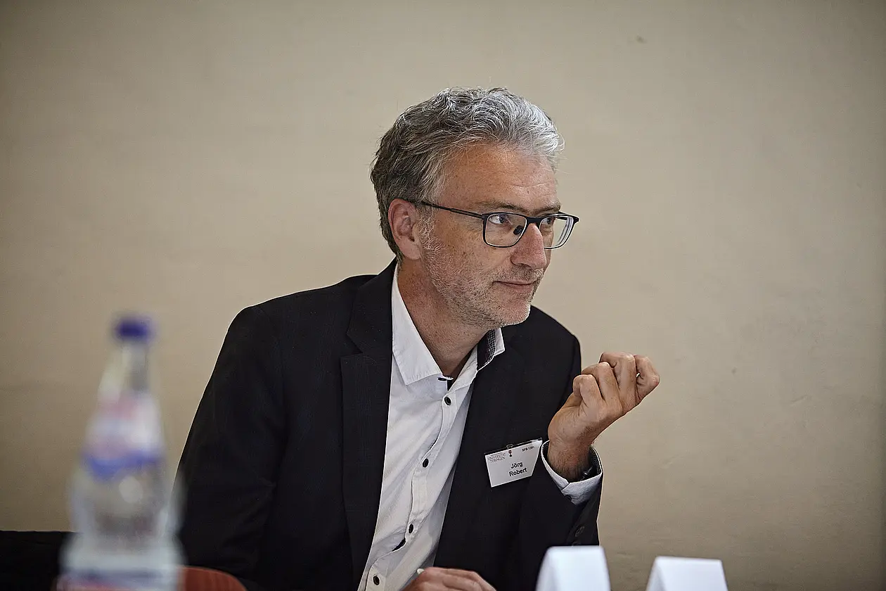 Prof. Dr. Jörg Robert