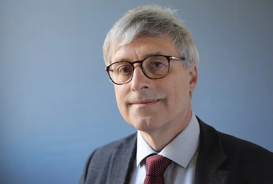 Prof. Dr. Jürgen Leonhardt Portrait Photo