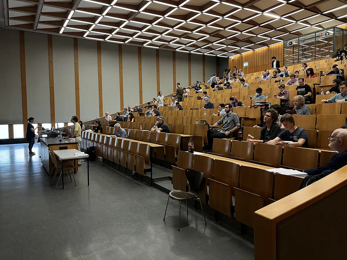 Audience and desk, Aug 19, 2:15 pm